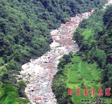 拥抱自然:杉木河漂流节(组图) - 黔东南县市新闻