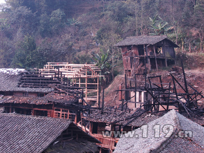 锦屏启蒙镇发生一起寨火 无人员伤亡(图)