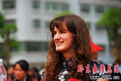 电影《云上太阳》在贵州丹寨开机(组图)