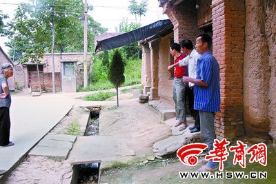 多名村民称精神病人死亡前遭民警殴打(图)