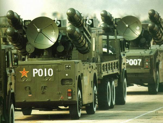 资料图:1999年国庆阅兵中的国产红旗-7防空导弹方队