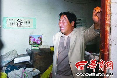 村主任为村里修路欠30万其妻自尽(组图)