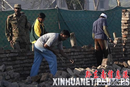 巴基斯坦白沙瓦再遭炸弹袭击11人死亡(组图)