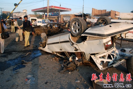 巴基斯坦白沙瓦再遭炸弹袭击11人死亡(组图)