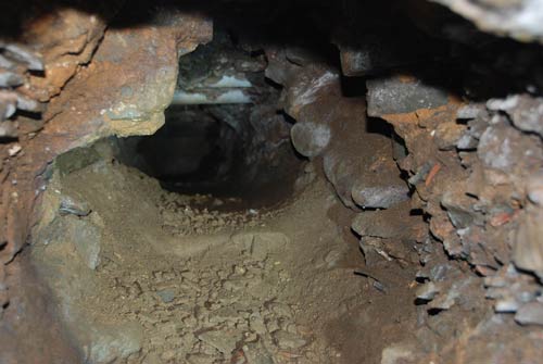 疑犯挖32米地道偷走20多万元珠宝(组图)