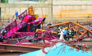 东莞第一高楼工地30吨塔吊坠落致3死5伤(组图)