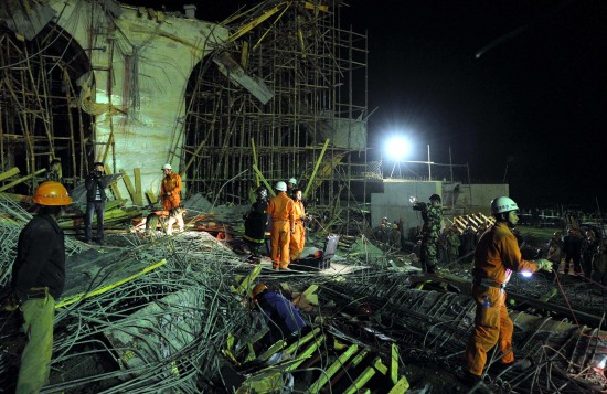 昆明新机场在建桥梁垮塌致7人死亡8人重伤(图)