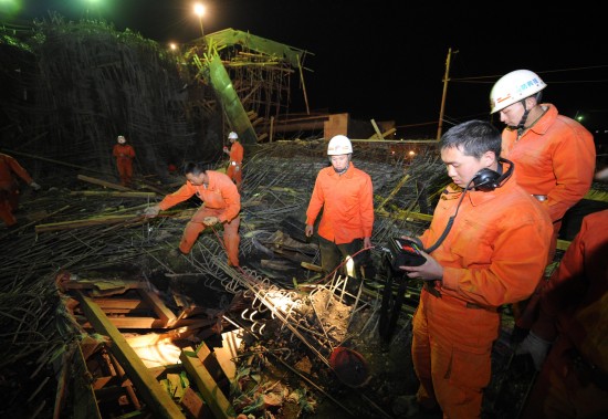 昆明新机场在建桥梁垮塌致7人死亡8人重伤(图)