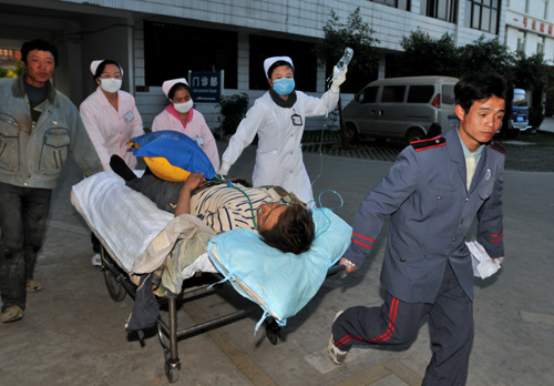 昆明新机场在建桥梁垮塌致7人死亡8人重伤(图)