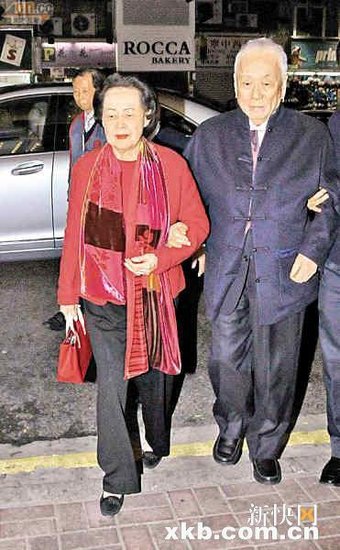 李嘉欣乖乖在家待产 缺席许氏家族饭局(图)