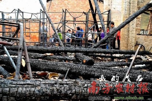 杂货店失火70万财物烧光 9岁女童被烧死(图)