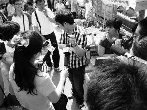 济南一晚点考生被拒入考场 紧急说情无效(图)