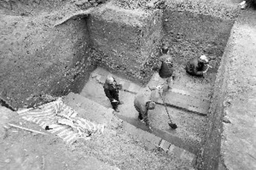 南京发现1800年石头城遗址 地下城墙重见天日