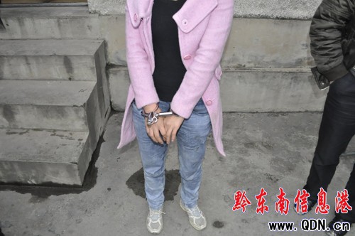 手铐失灵咬住嫌犯手 施秉消防官兵妙手解围