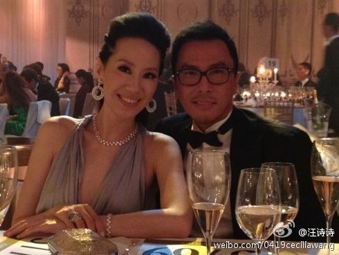 汪诗诗微博上贴出与甄子丹恩爱合影