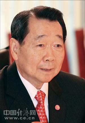 卜蜂莲花执董谢国民退休 陈耀昌继任执董
