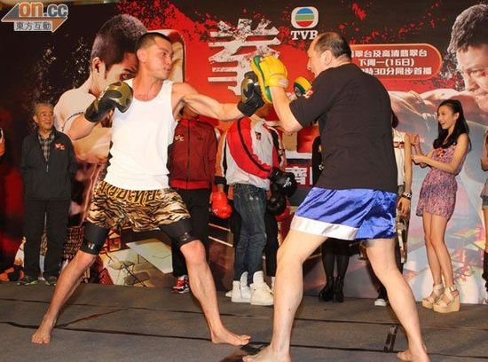 黄浩然落场试拳。