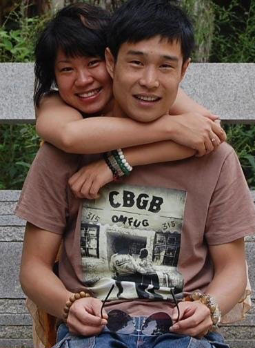 小沈阳2004年结婚照曝光沈春阳身材靓