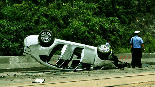 凯里黎炉公路恶性交通事故 2死12伤后续(图)