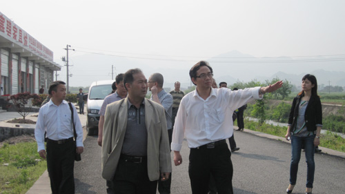 天柱县委副书记廖永伦组织石洞镇村干赴外地考察学习