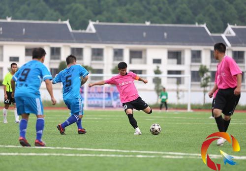 交通安全杯足球赛:社联队13比0狂胜加速度 -