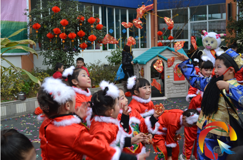 凯里丰球亲子幼儿园举行2014庆元旦活动(图)