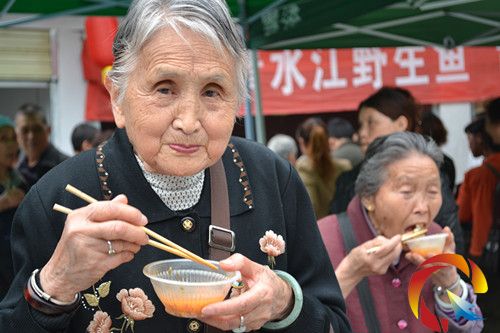 舌尖上的酸汤之旅 凯里酸汤美食节品评会完美