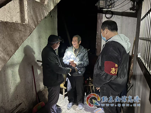 ��ˮ�򣺳�̬��ҹѲ����������ȫ���ߣ�ů�ķ����ػ���ҵƻ�