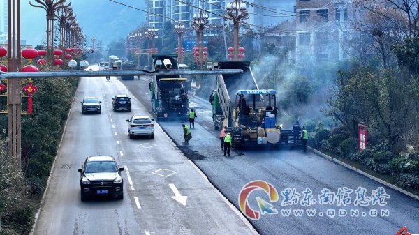 ����̨�����ÿ�����������Ϊ�� ��ɫΪ�� ��͸�������չ��ͼ��